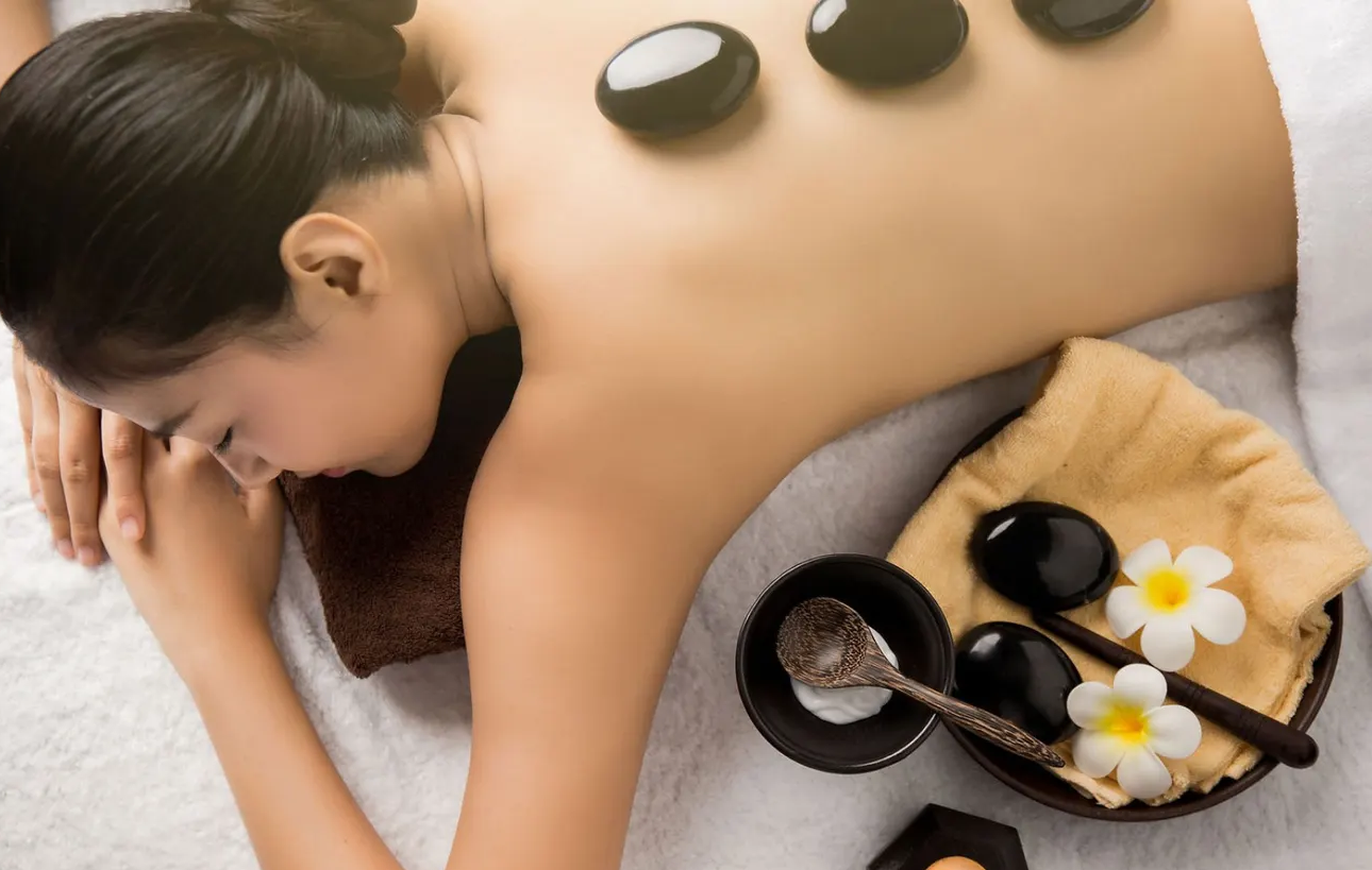 Massage Thaïlandais aux pierres chaudes de Luxe au Cœur de Paris