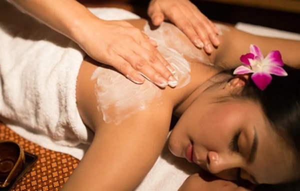 Expérience de Massage Thaïlandais de gommage Haut de Gamme à Paris