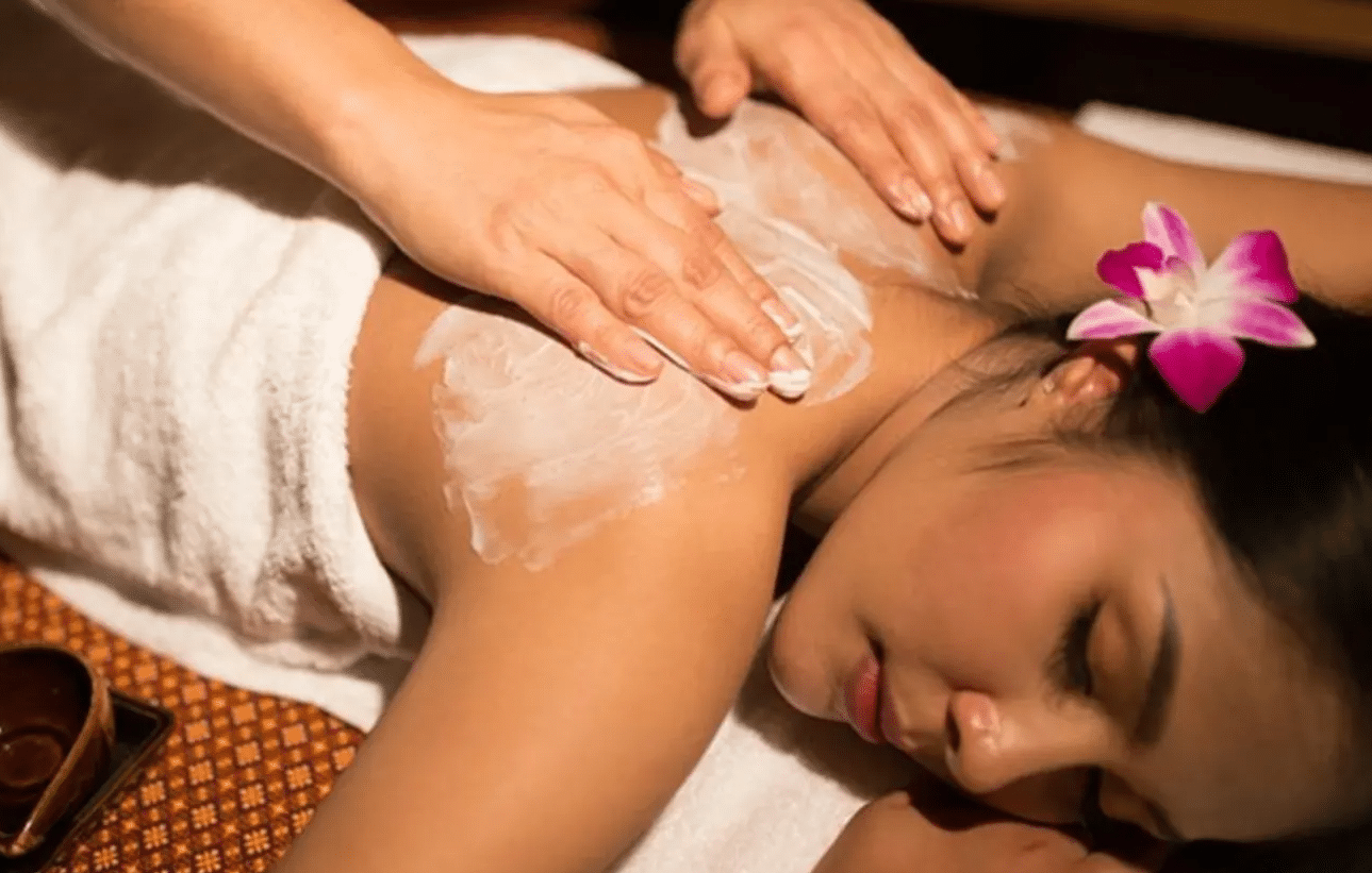 Expérience de Massage Thaïlandais de gommage Haut de Gamme à Paris